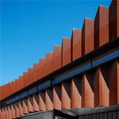 Moslashtirilgan Corten po'latisi jabhasi